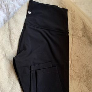 Lululemon black 25” Wunder Under, size 10 leggings